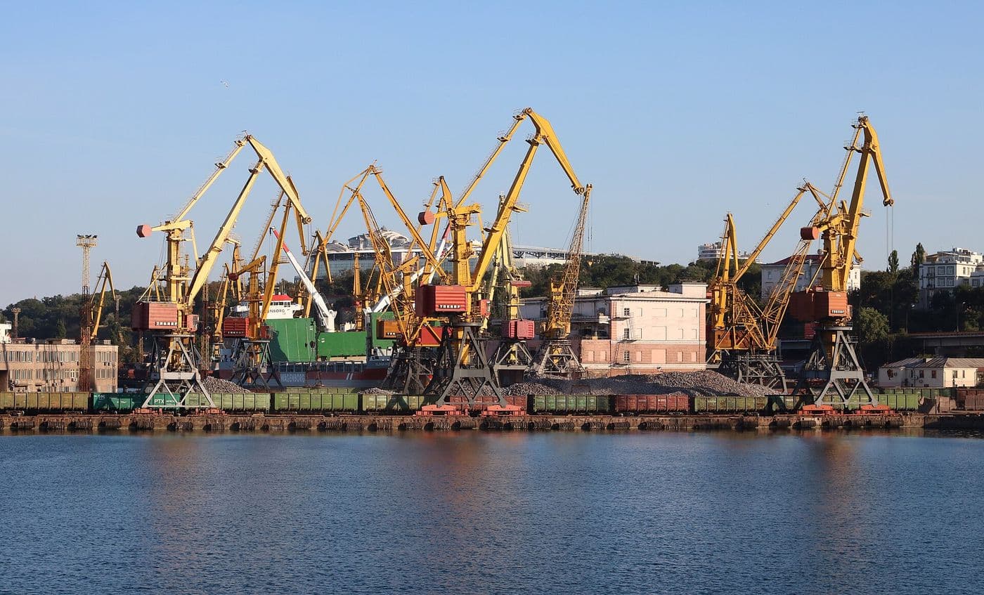 Odessa Limanı'nda vinçler